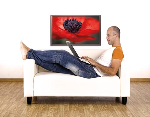 Wandmontage einer Infrarot Heizung von Infranomic als Bild. Wandmontage einer Infrarot Heizung von Infranomic als Bild.